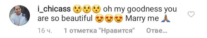 Она не меняется! Элизабет Херли блистает в пикантном мини-платье, которое носила 21 год назад